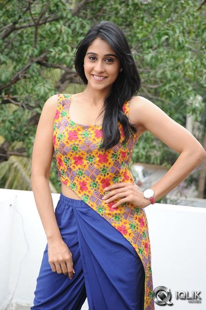 Regina-Cassandra-at-Pilla-Nuvvu-Leni-Jeevitham-Press-Meet